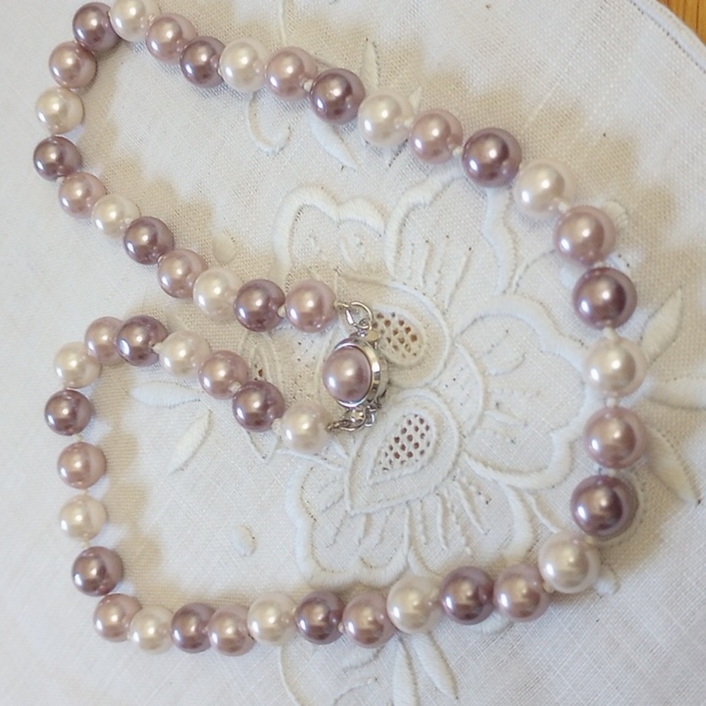 Mauve, purple and white Pearl glass beads chocker necklace